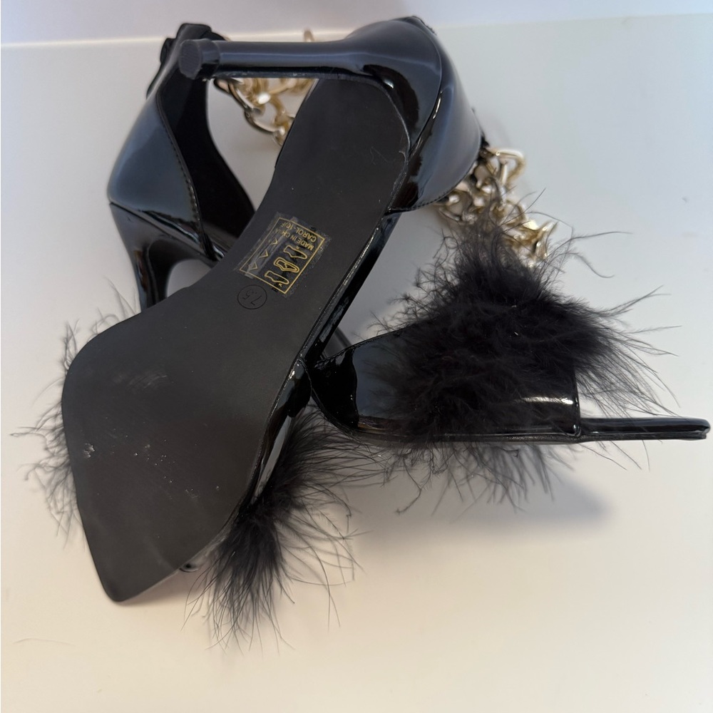 NEW Fashion Nova Black and Gold Stiletto Heels with Pom-Pom - Picture 4 of 5